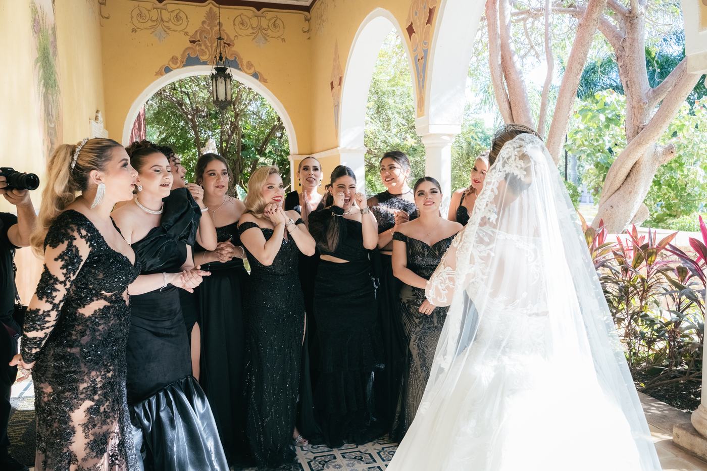 Primer encuentro de los novios