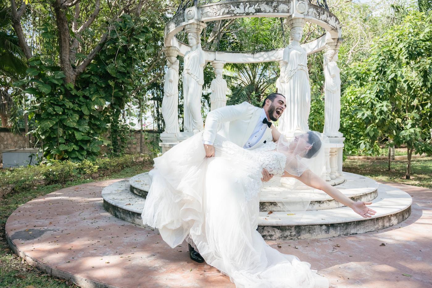 Primer encuentro de los novios