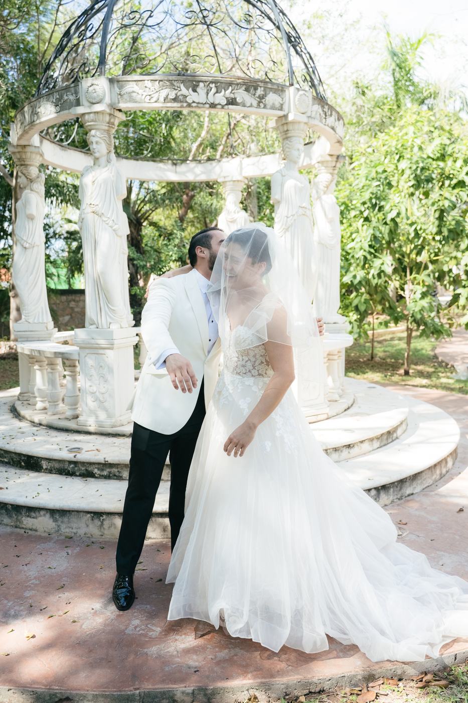 Primer encuentro de los novios
